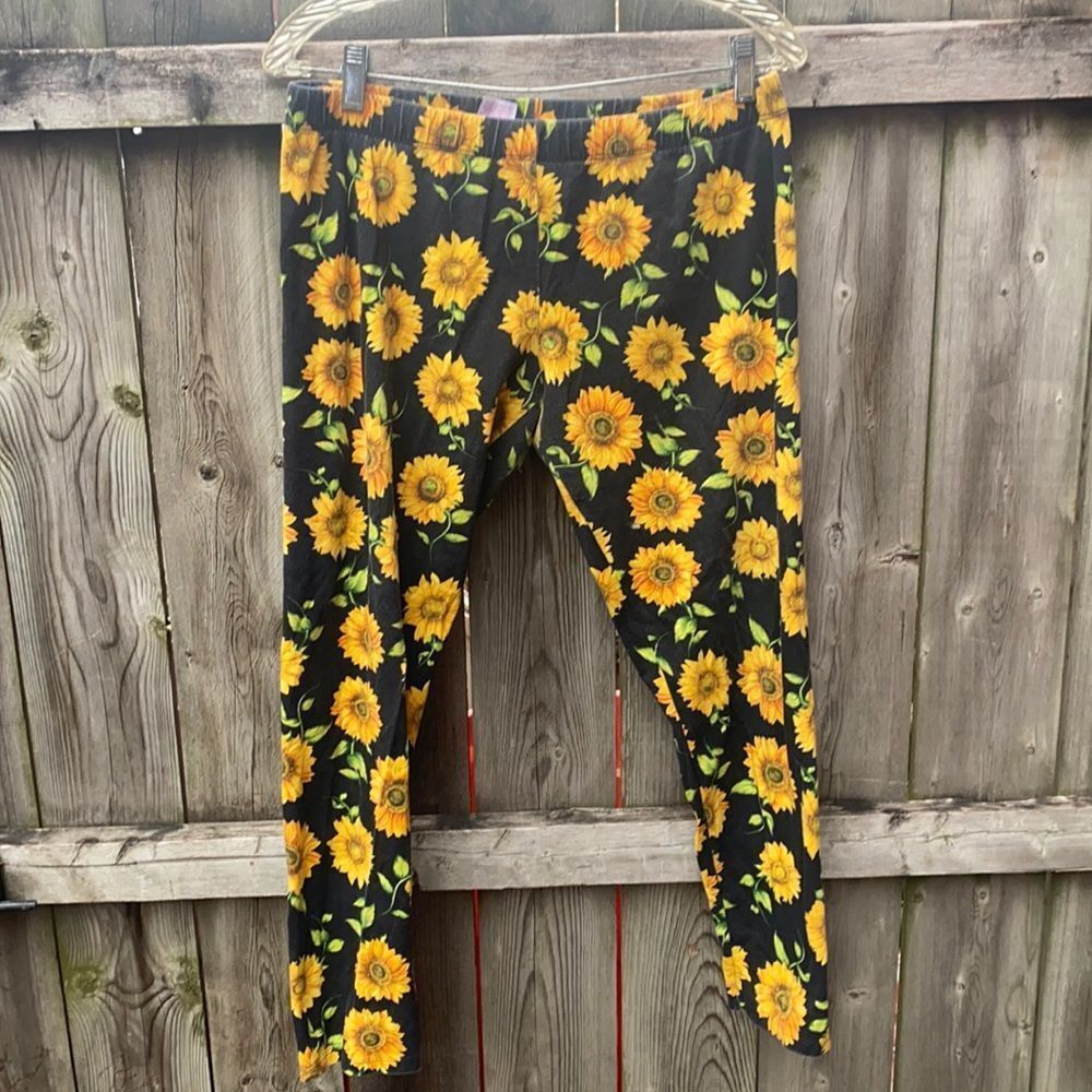 No Boundaries sunflower leggings sz. XL